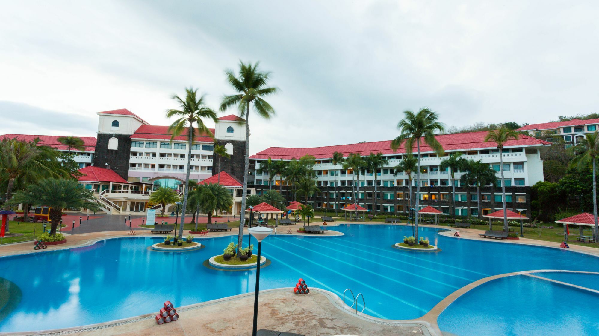 Canyon Cove Hotel And Spa Nasugbu Exterior photo